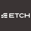 Modernes ETCH Logo auf dunklem Hintergrund.