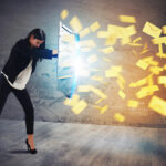 Kampfwahrscheinlichkeit, dass eine Frau eine starke Verteidigung wirkt.