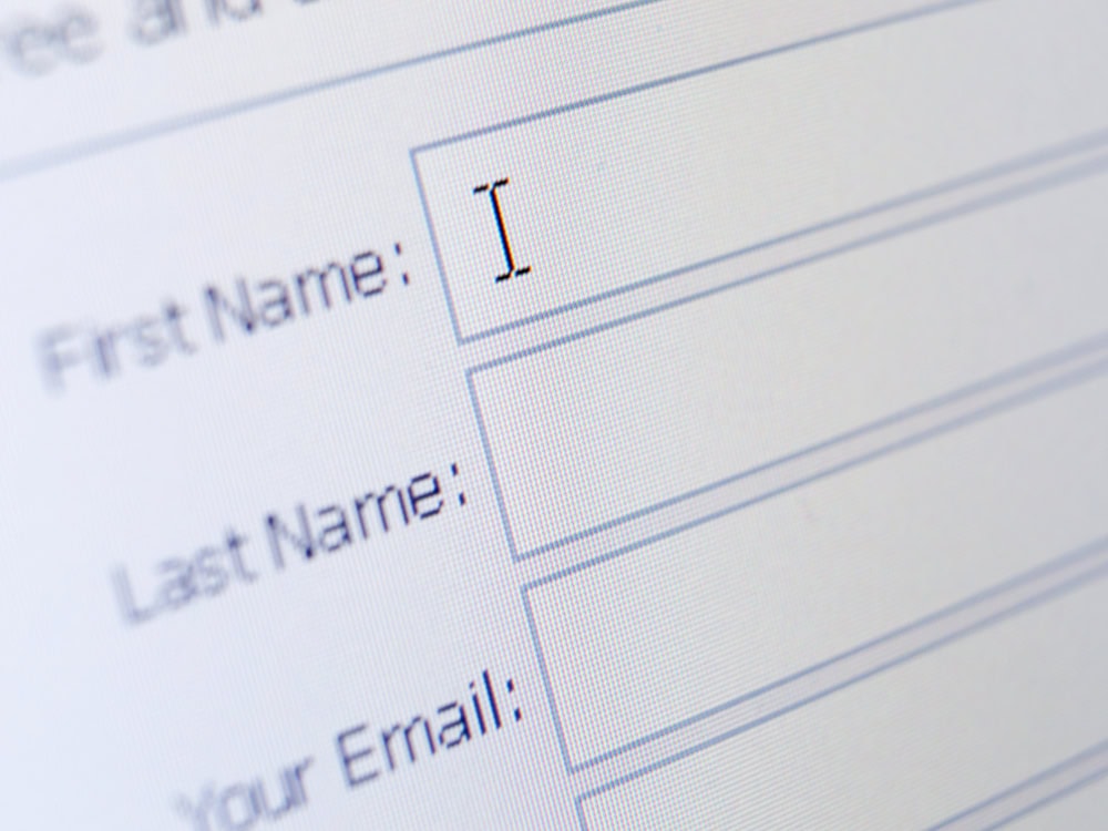 Online-Formular mit Feldern für Namen und E-Mail